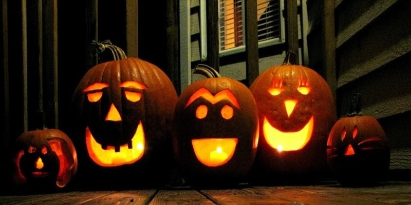group-children-halloween-costume-whitby-oshawa-safety-tips